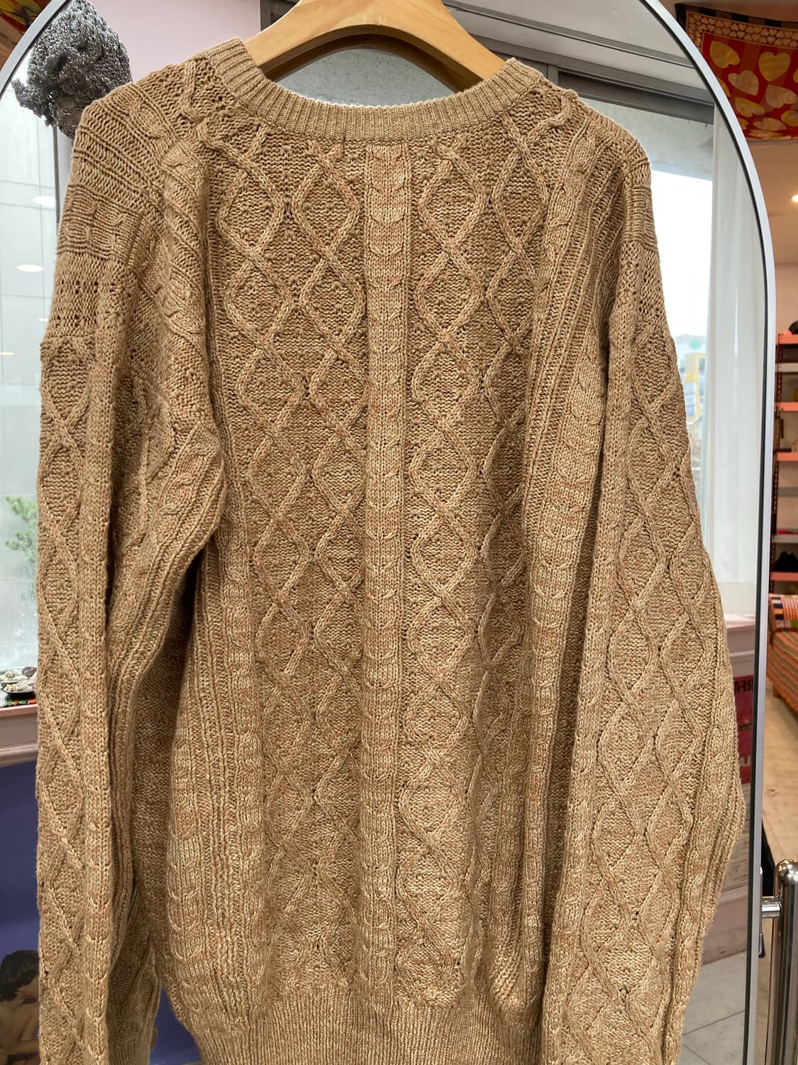 에스닉 베이지 꽈배기 오버핏 니트 상품이미지6