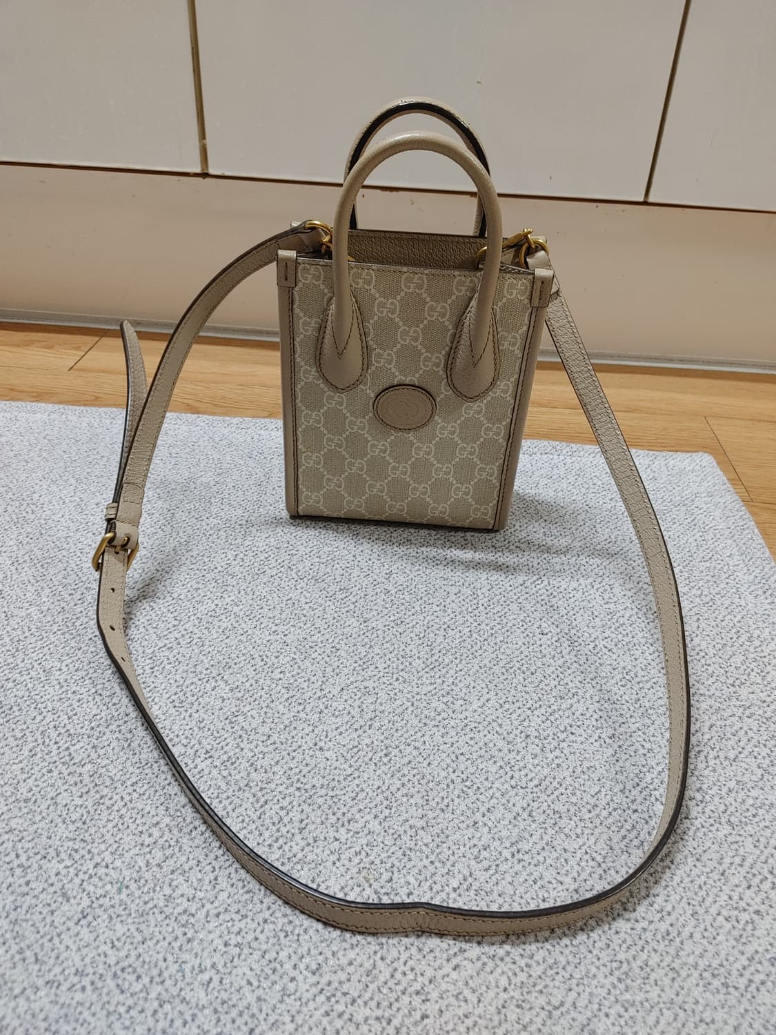 정품 구찌 인터로킹 GG 수프림 토트백 크로스백 상품이미지1