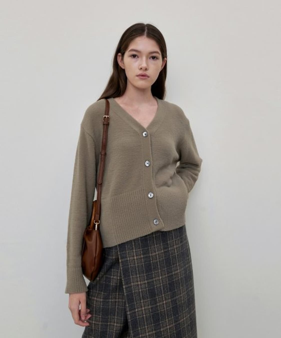 로에일 코지 딥 브이넥 가디건_베이지 상품이미지1