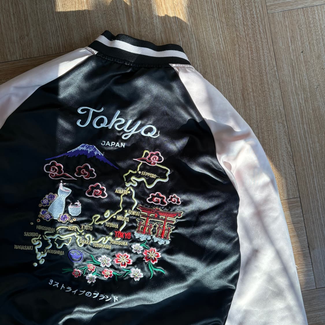 Adidas x Rita Ora 리버시블 벨벳 아시안 수베니어 자켓 상품이미지6