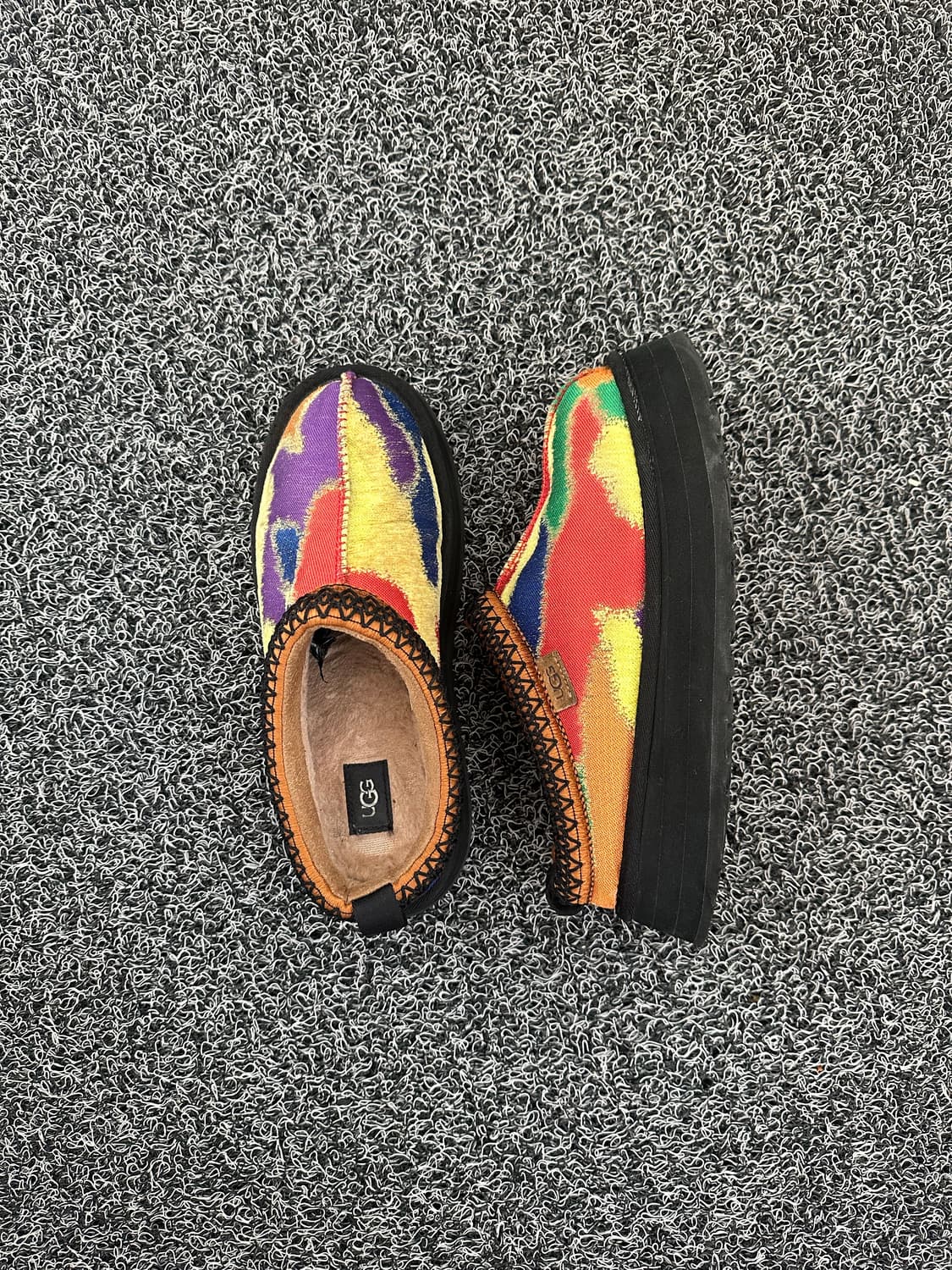 UGG 어그 타즈 슬리퍼 멀티컬러 250mm 상품이미지4