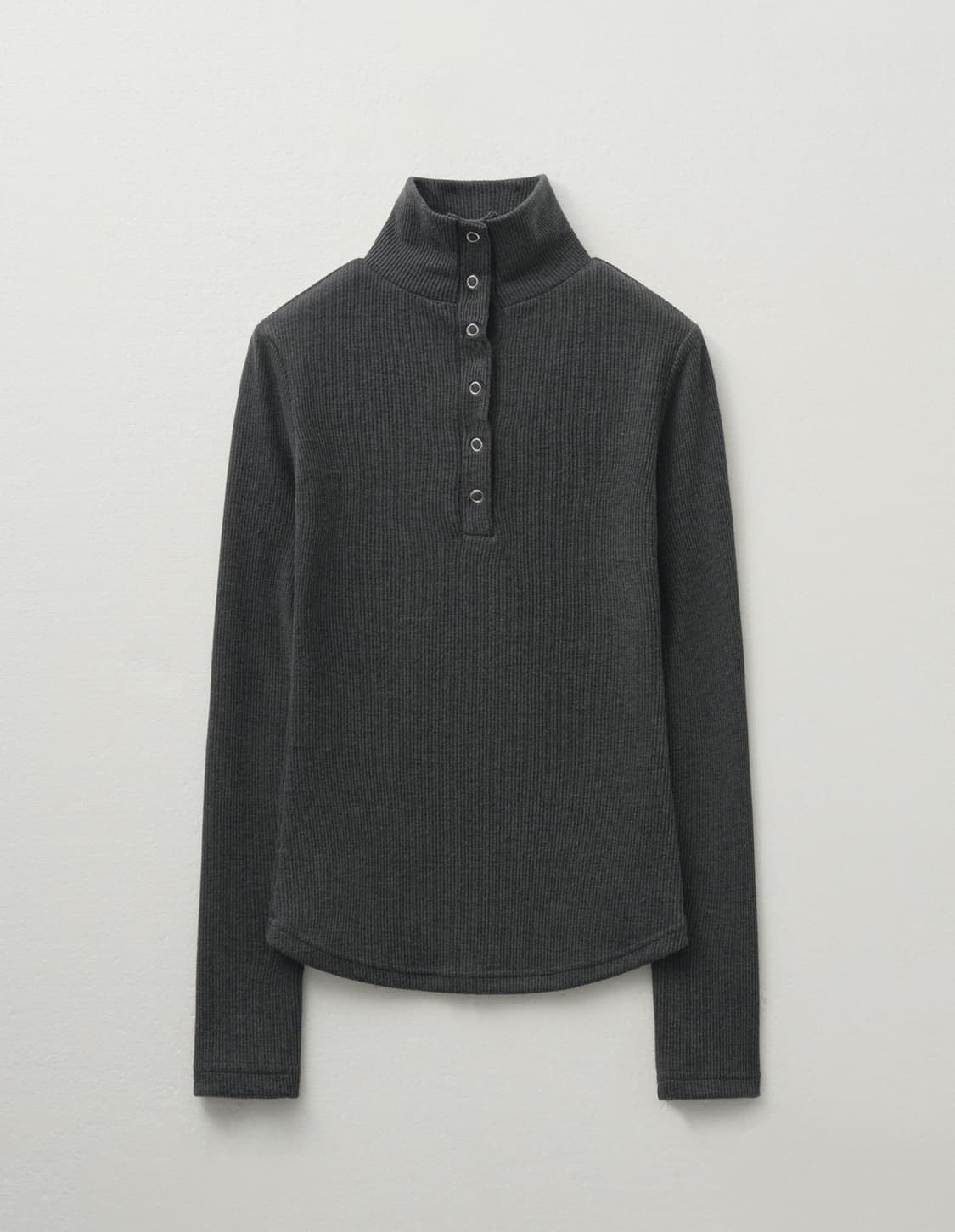 헬레네파리스 스냅 리브드 터틀넥 [차콜] 상품이미지3