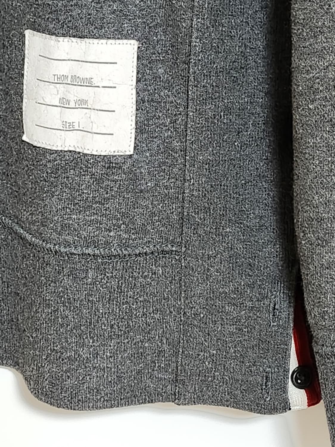 [1] 톰브라운 차콜 사선완장 맨투맨 MJT021H 상품이미지4