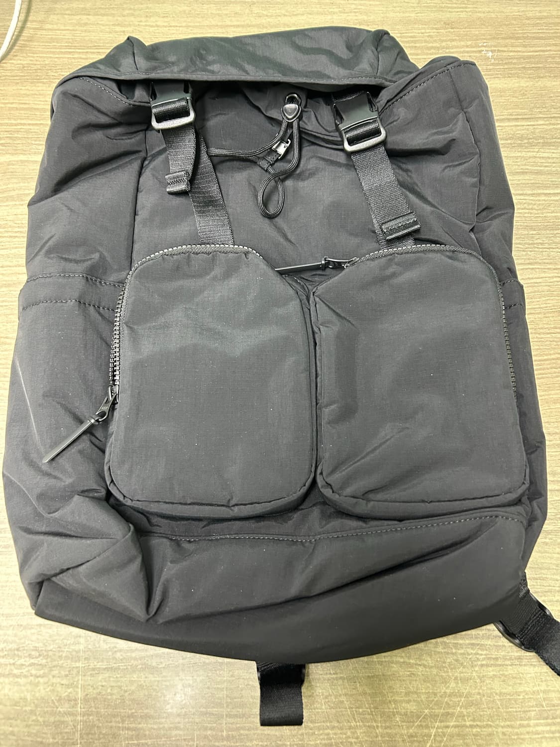 유니클로 멀티 포켓 백팩 블랙 상품이미지1