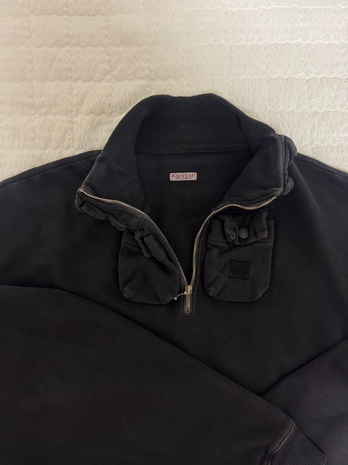 캐피탈 주머니 디테일 맨투맨  상품이미지1