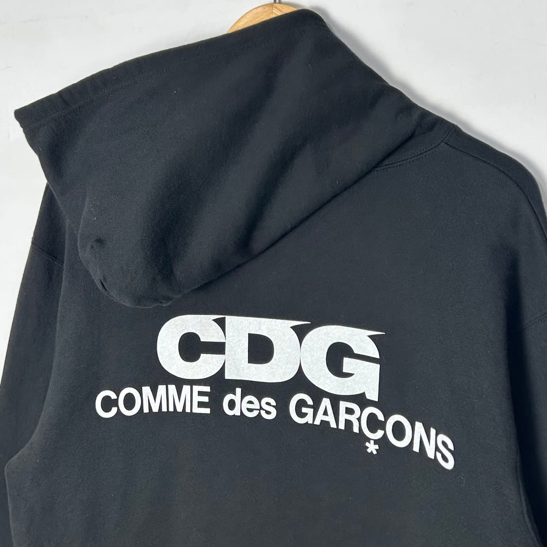 [CDG] 꼼데가르송 빅로고 프린팅 후드집업 상품이미지3