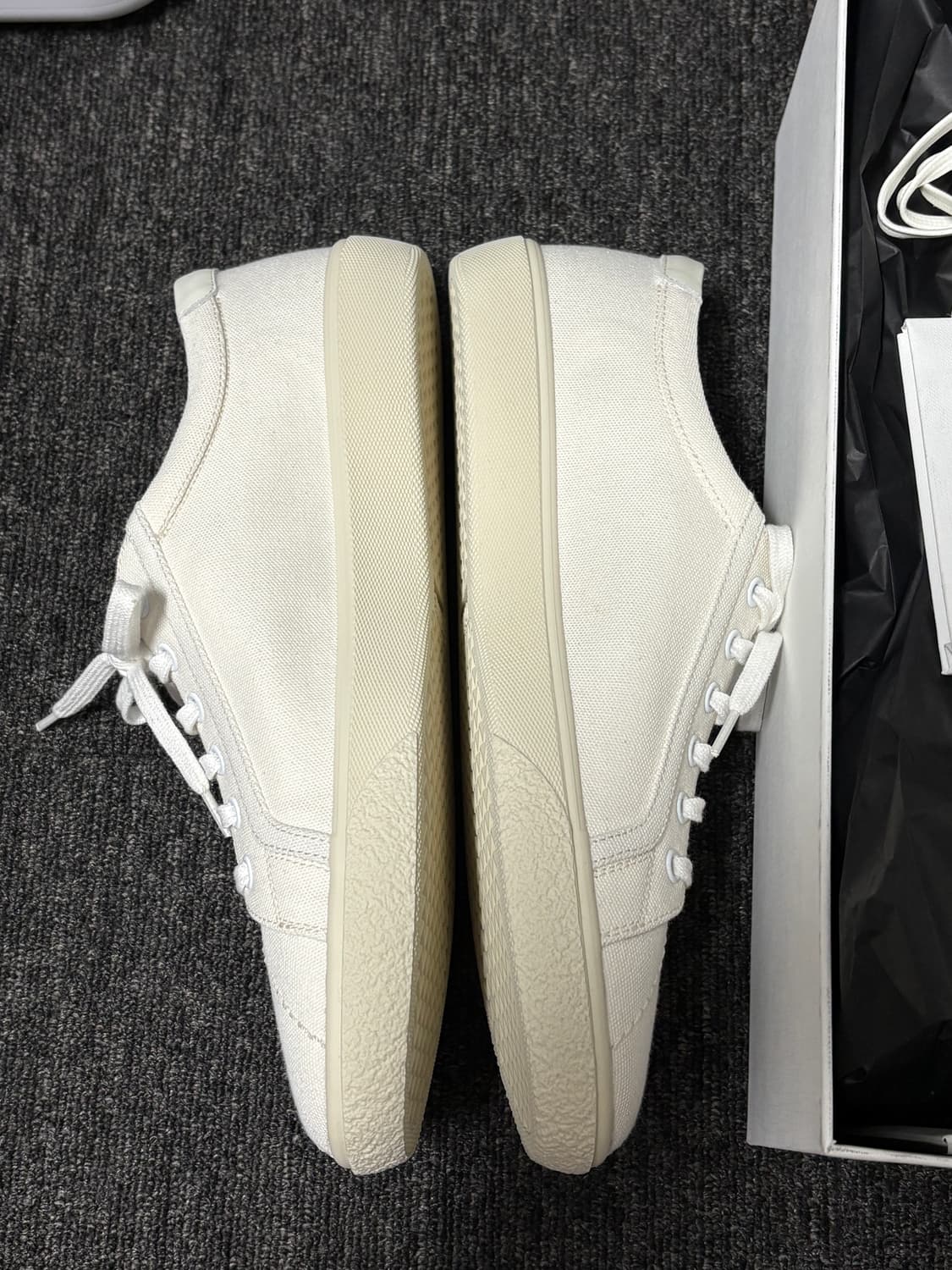 셀린느 25fw 트리옹페 스니커즈 43 280 상품이미지4