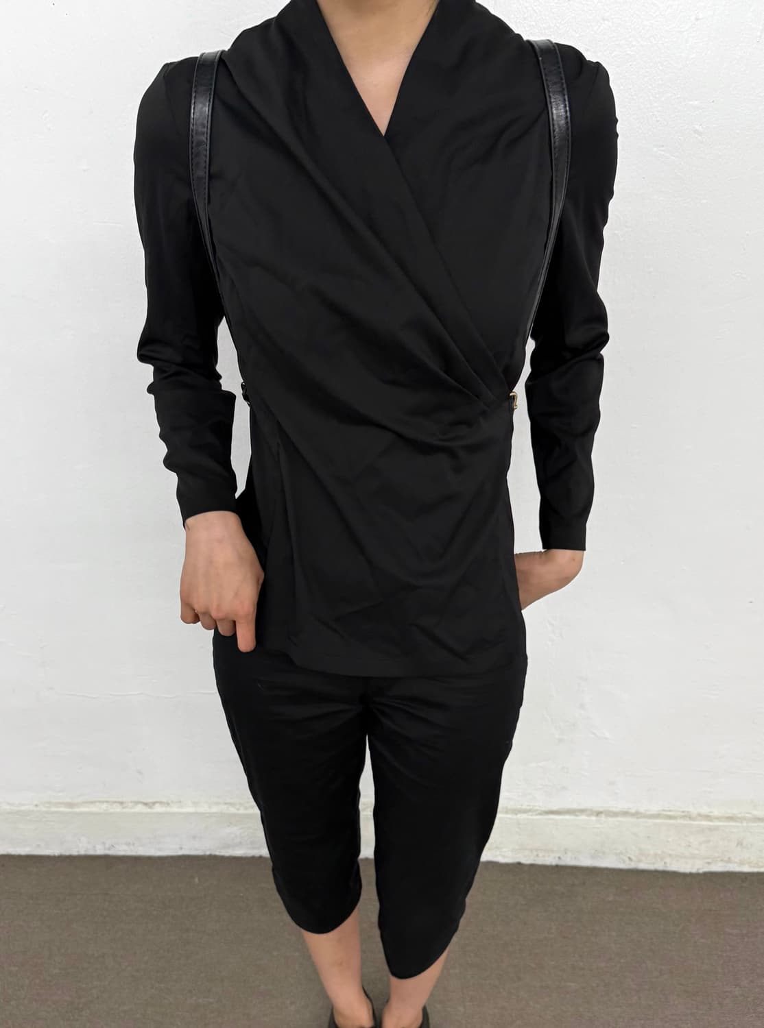 Black Back open drape blouse 상품이미지1