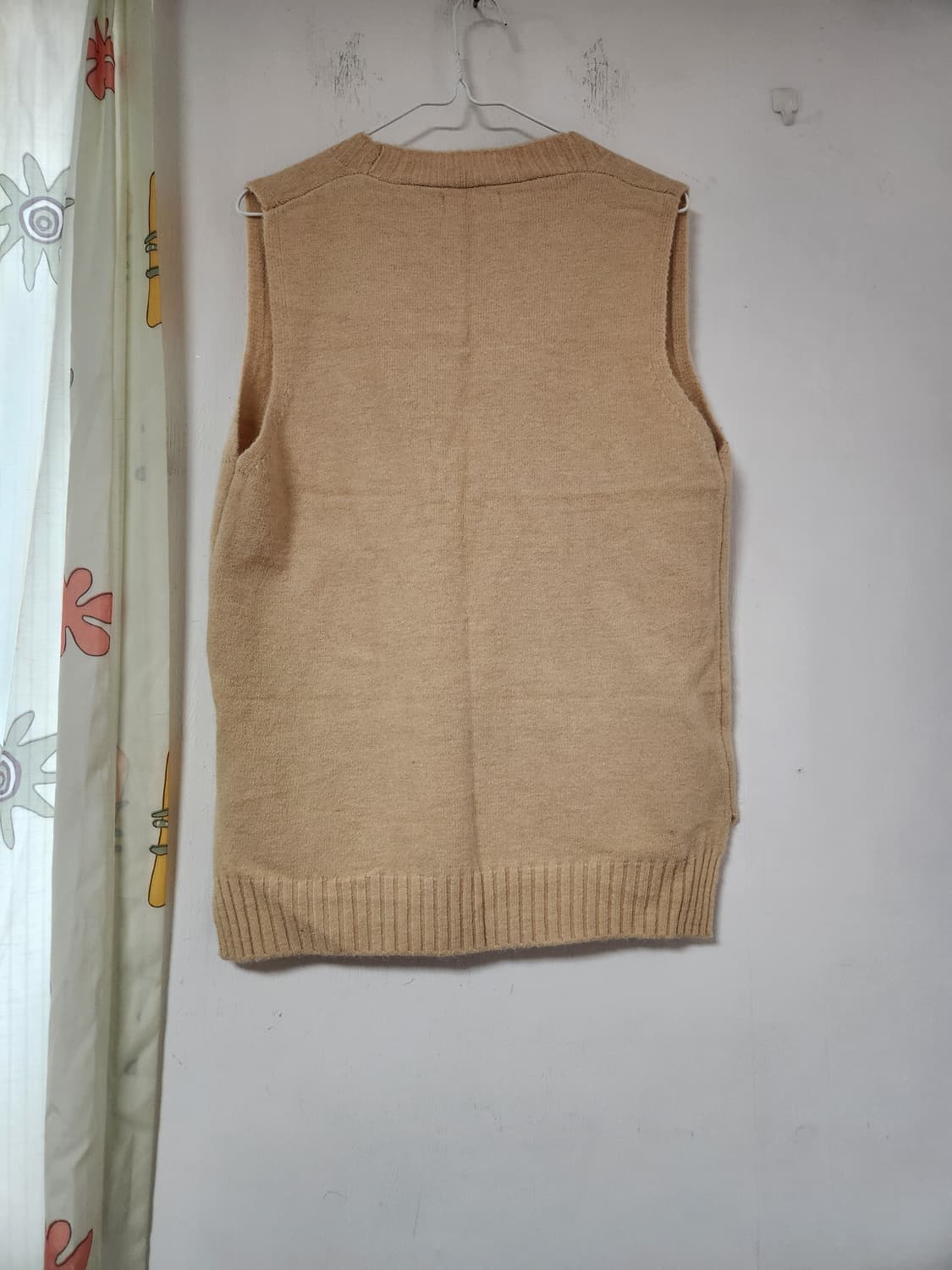 MONOLOGUE 브이넥 니트 조끼 베이지 66~77 상품이미지2