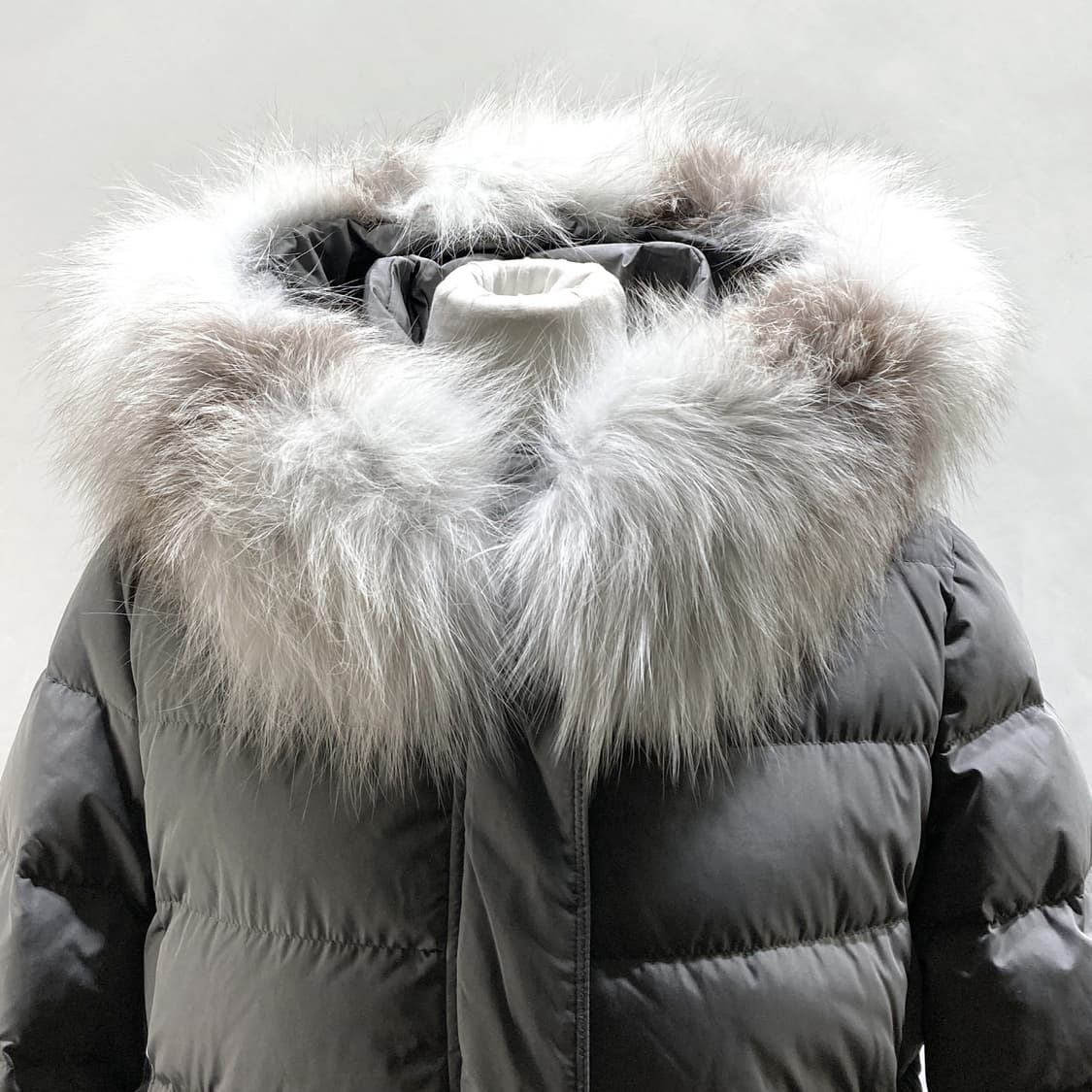 비꼴리끄 여성구스다운롱패딩 그레이 55 상품이미지2