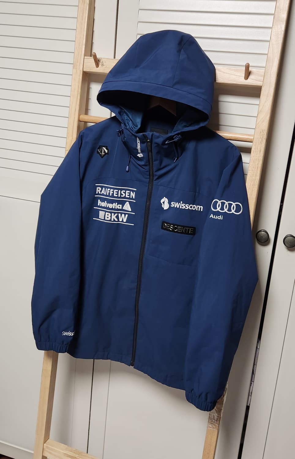 데상트 아우디 바람막이 후드 자켓 상품이미지2