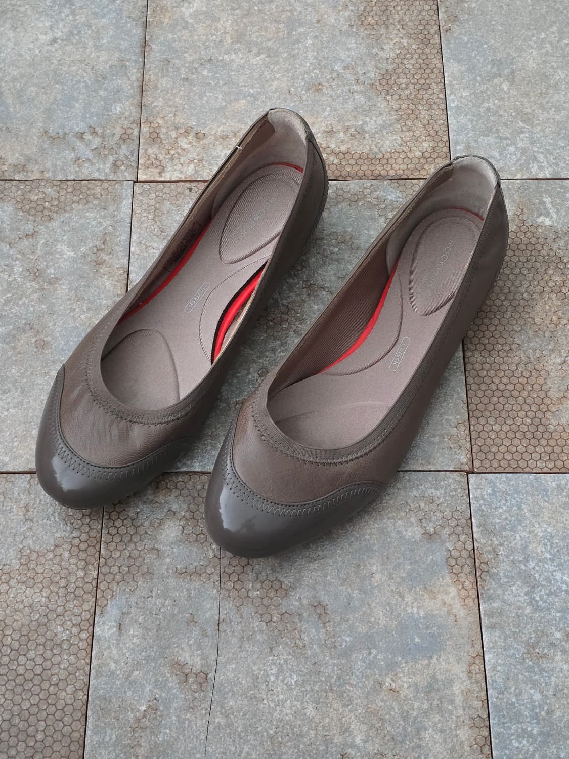 (245)락포트 토탈 모션 크레센트 캡 토 플랫 슈즈 상품이미지1