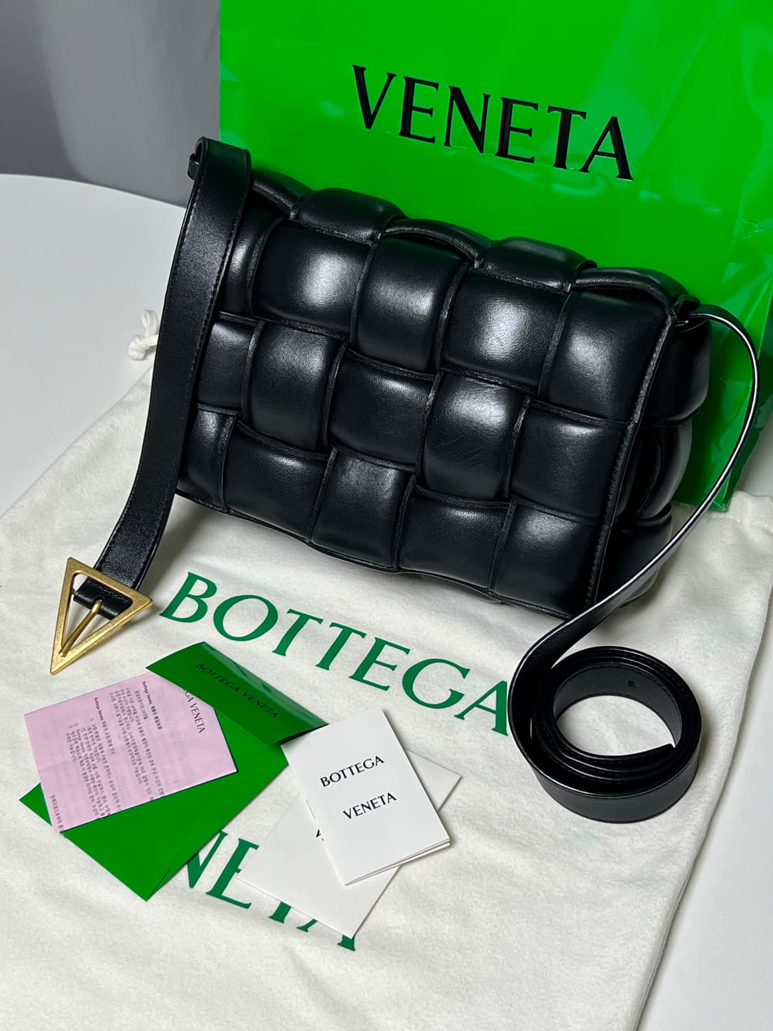 [정품] 백화점판 / 보테가베네타 패딩 카세트백 블랙 금장 상품이미지2
