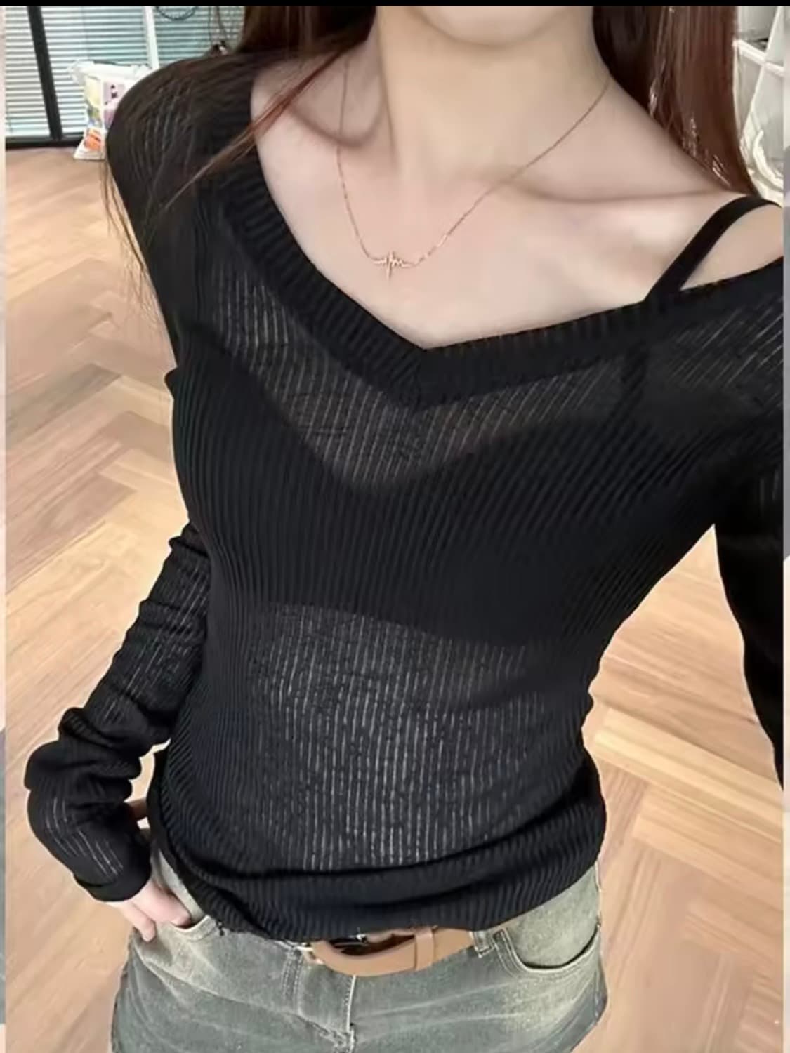 시스루 브이넥 티셔츠 상품이미지1