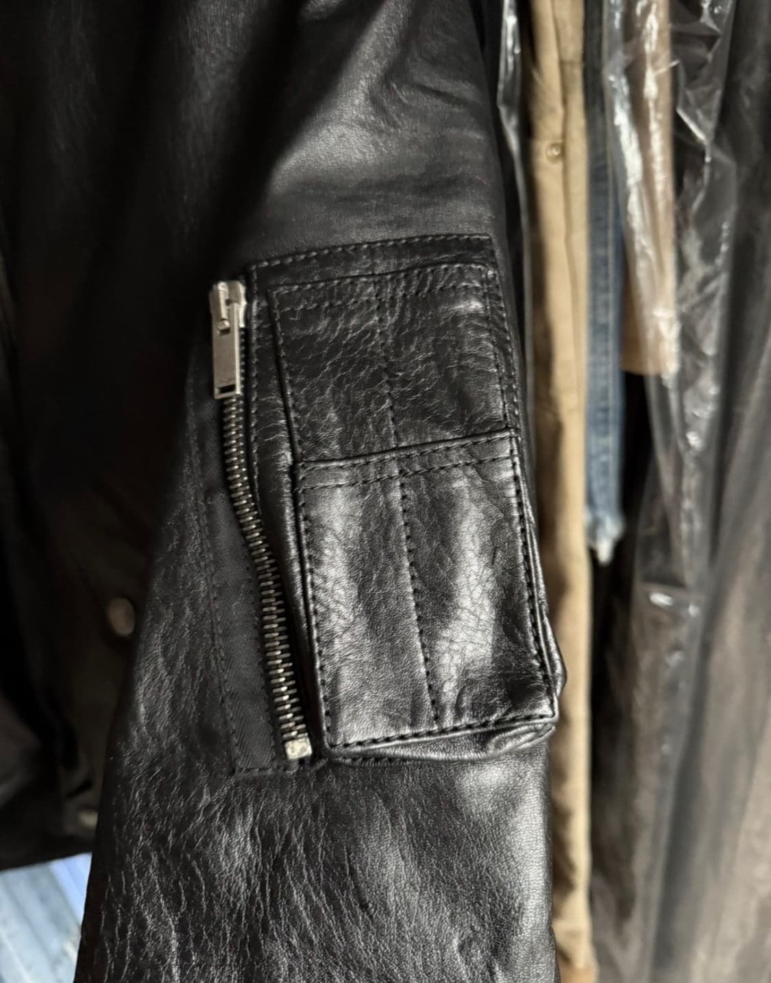 [이준호님 착용] 생로랑 시어링 레더 봄버 자켓 상품이미지7