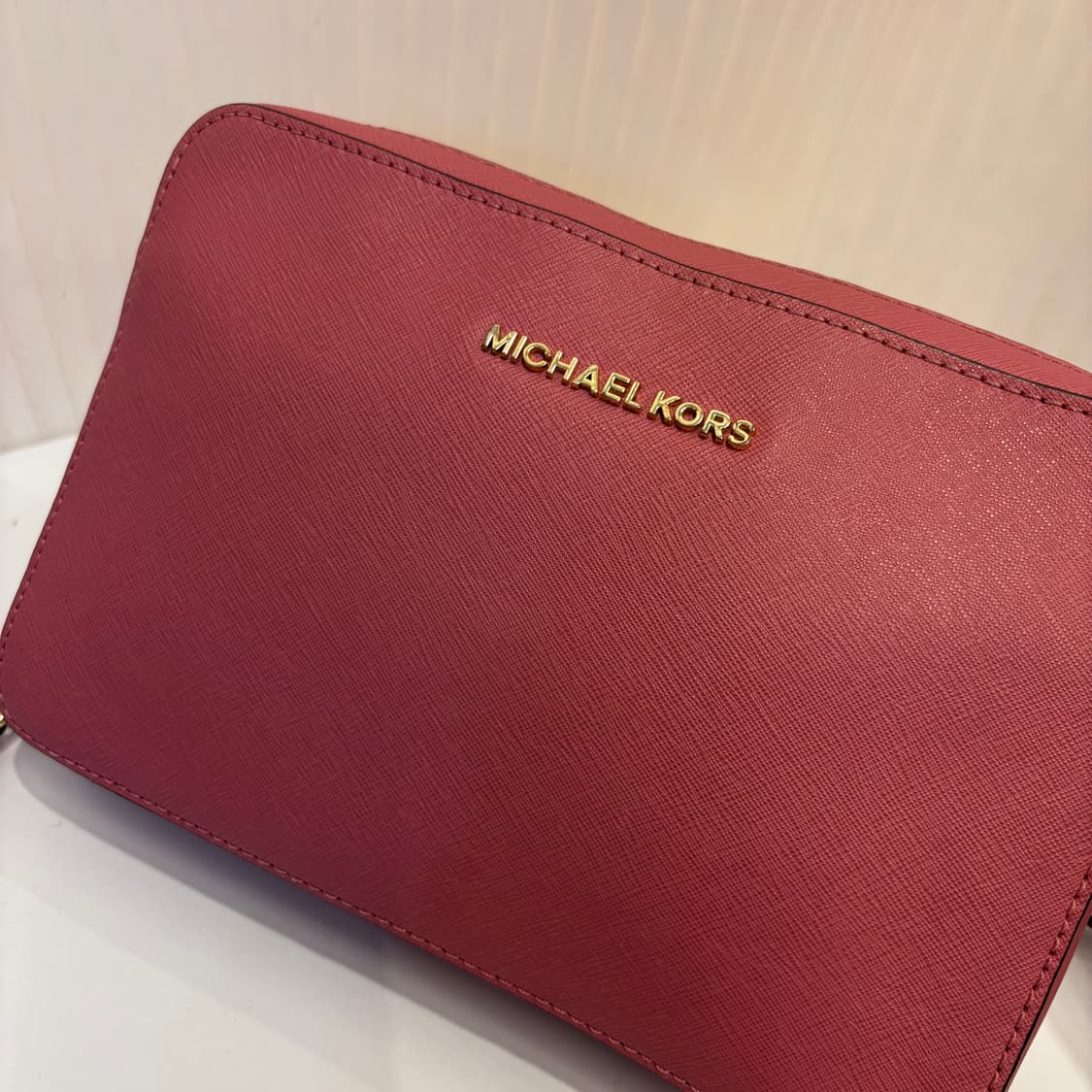 정품 마이클코어스 사피아노 크로스백     상품이미지5