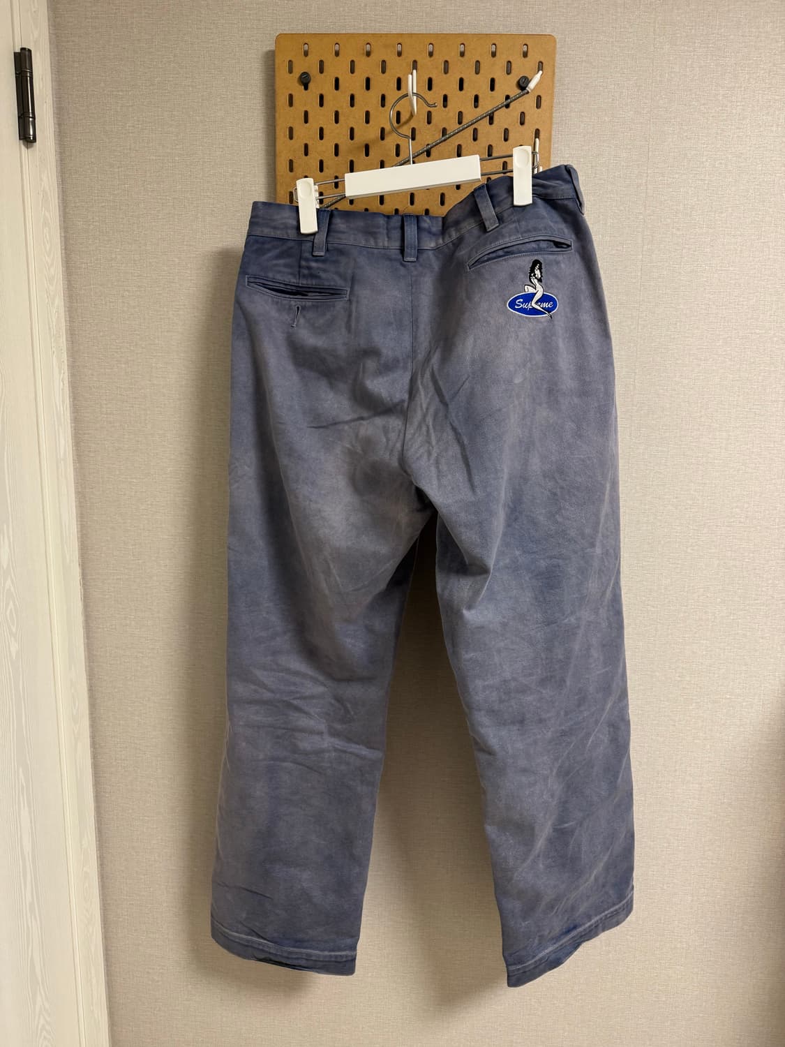 슈프림 치노 핀업걸 상품이미지3