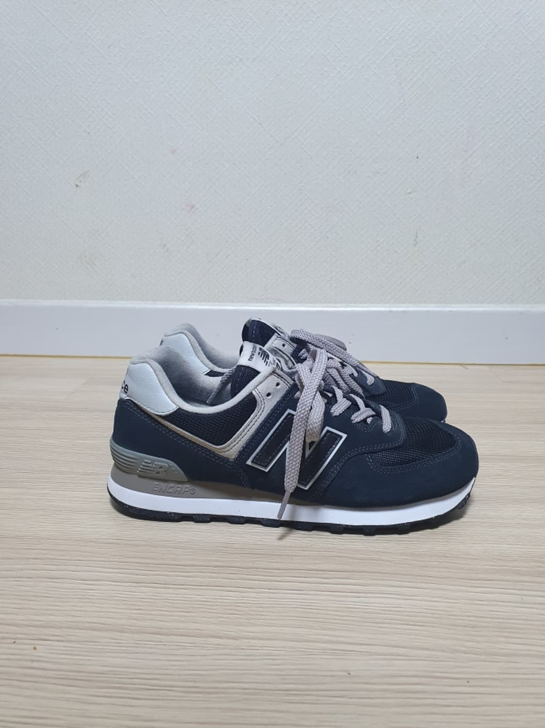 뉴발란스 574 네이비 스니커즈 260 상품이미지1