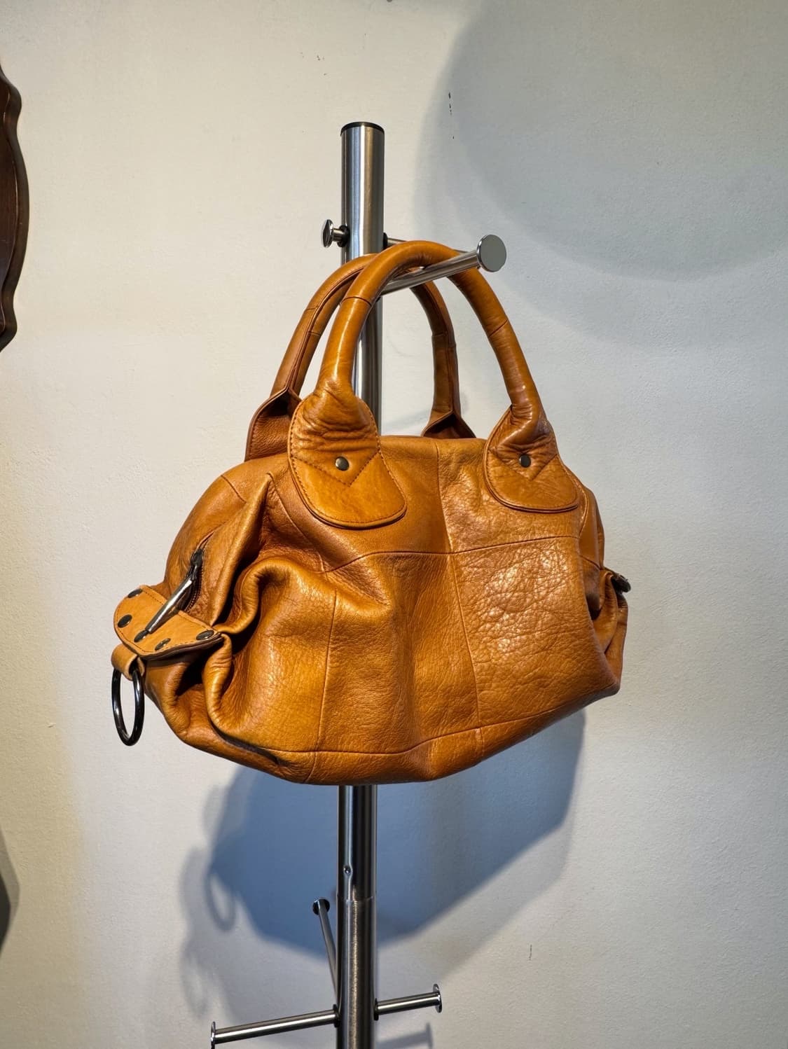 라이트 브라운 스터드 토트백 상품이미지2