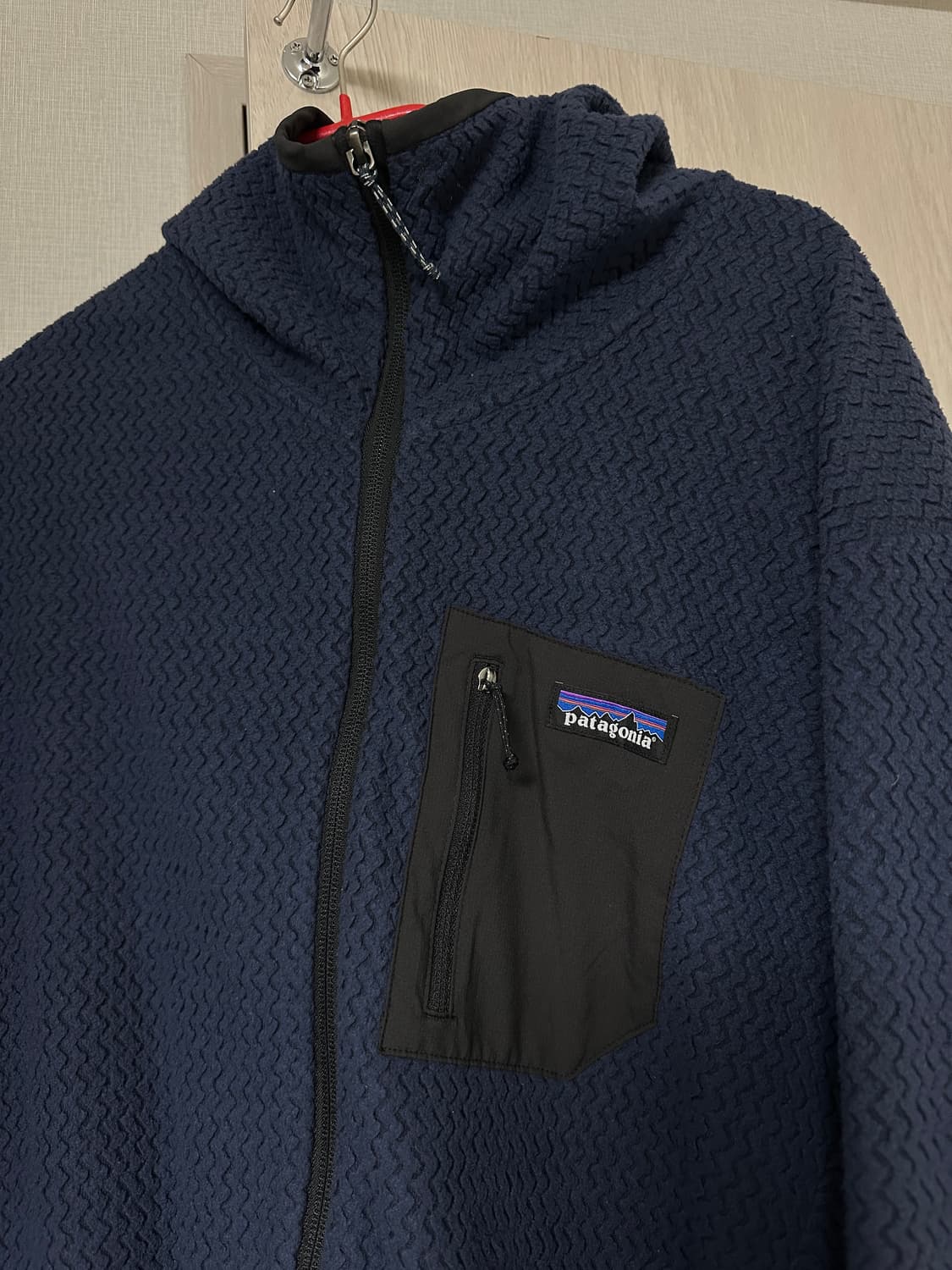 파타고니아 R1 에어 풀집업 후디 네이비 색상  상품이미지2