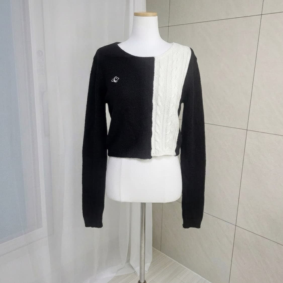 배색 크롭 니트  상품이미지1