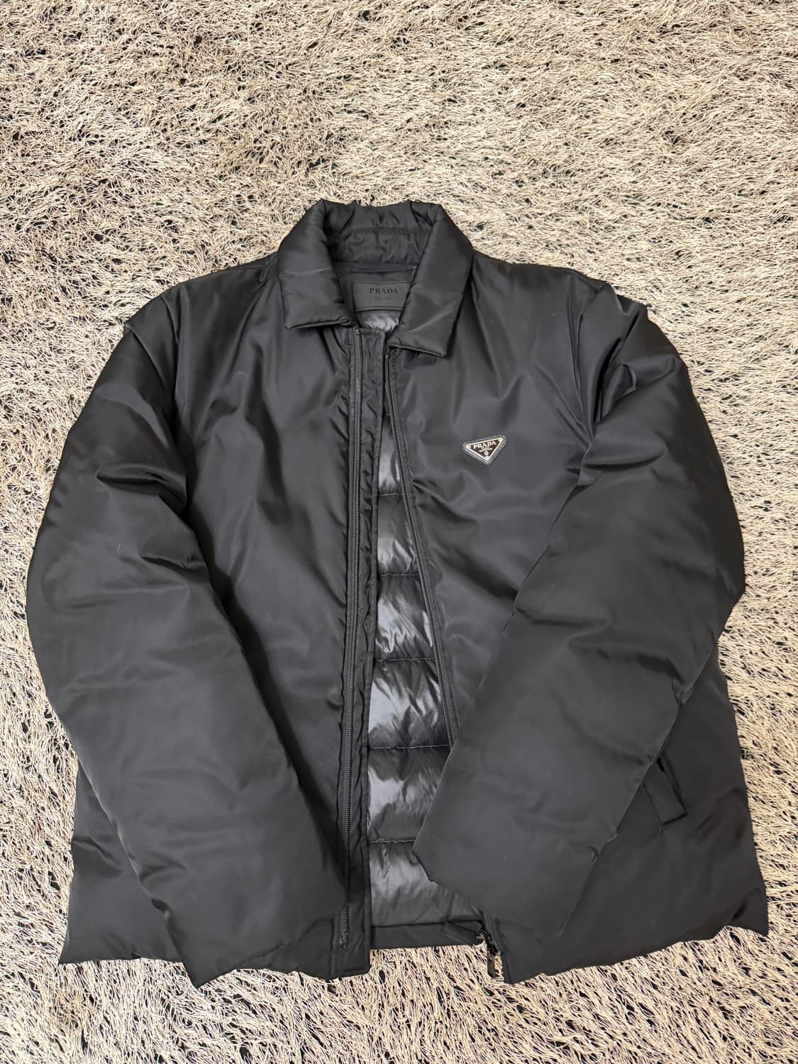 프라다 24FW 다운재킷 정품 컨디션 최상 상품이미지1
