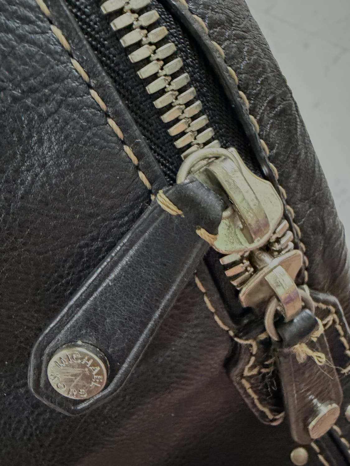 마이클코어스 위캔드 숄더백 라지 상품이미지4