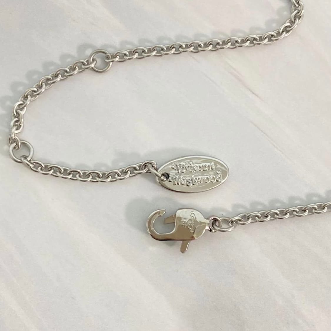 비비언웨스트우드 화이트 실버 크리스탈 3d orb 레터링 팬던트 목걸이 상품이미지6