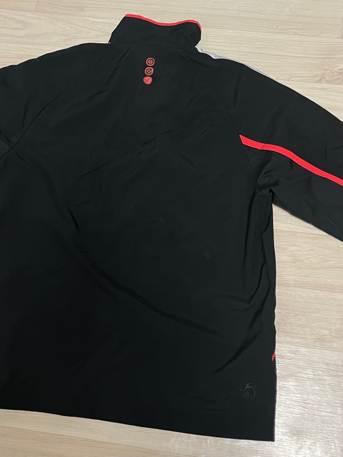 아디다스 블랙 바람막이 (레드 포인트) 상품이미지3