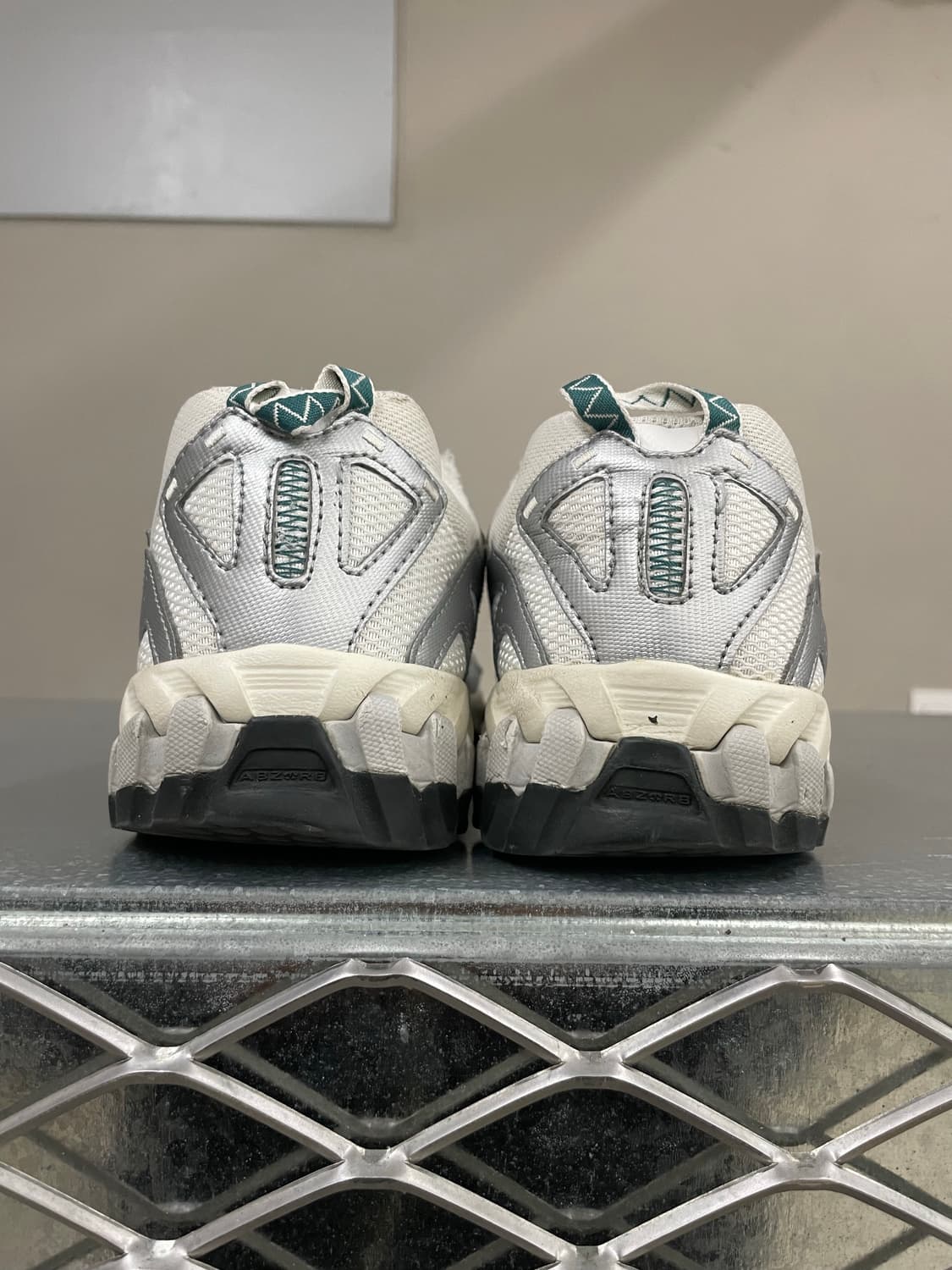 뉴발란스 610 메탈릭 실버 250 상품이미지3