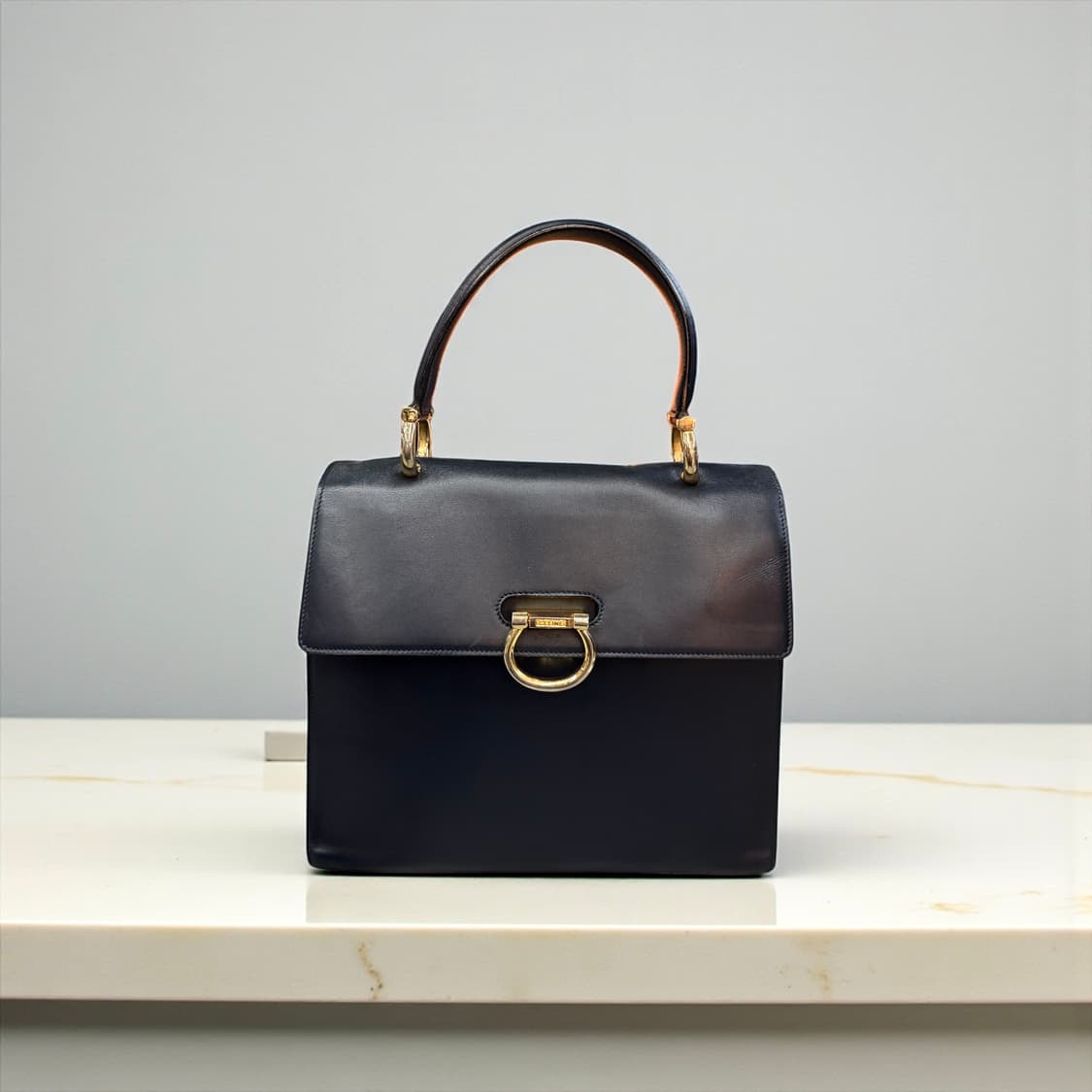 셀린느 플랩 레더 캘리 토트백 상품이미지2