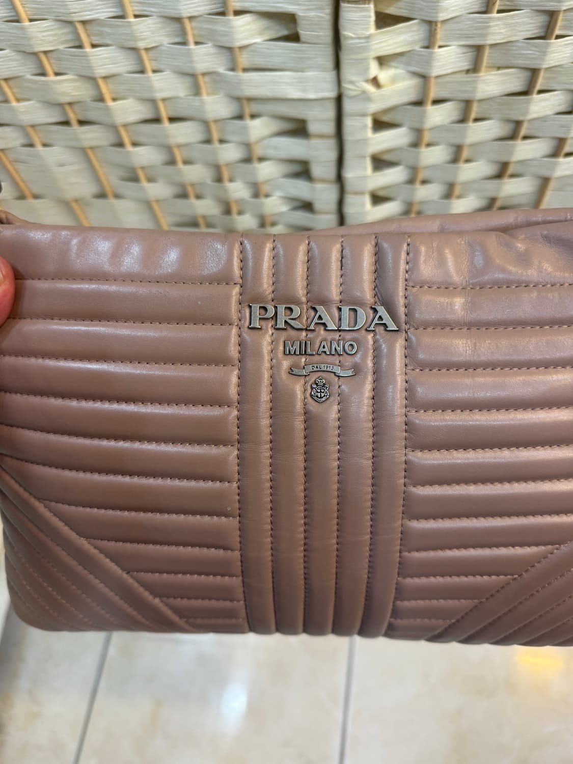 정품 프라다 다이어그램 퀄팅 클러치 크로스백 팝니다 상품이미지2