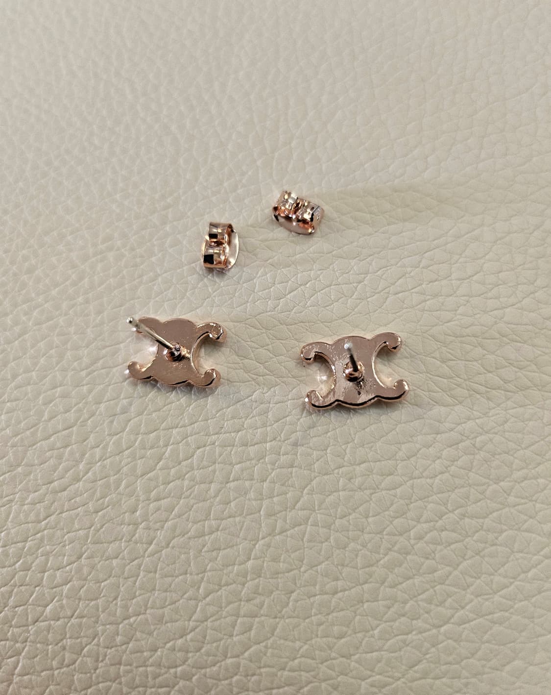 셀린느 업사이클링 스터드 핑골 귀걸이 상품이미지5