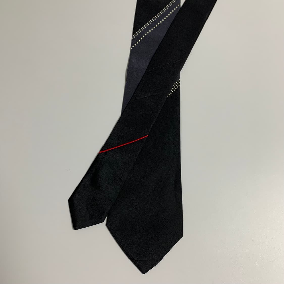 발리(BALLY) 블랙 도트 스트라이프 100실크 명품넥타이 A+등급 상품이미지3