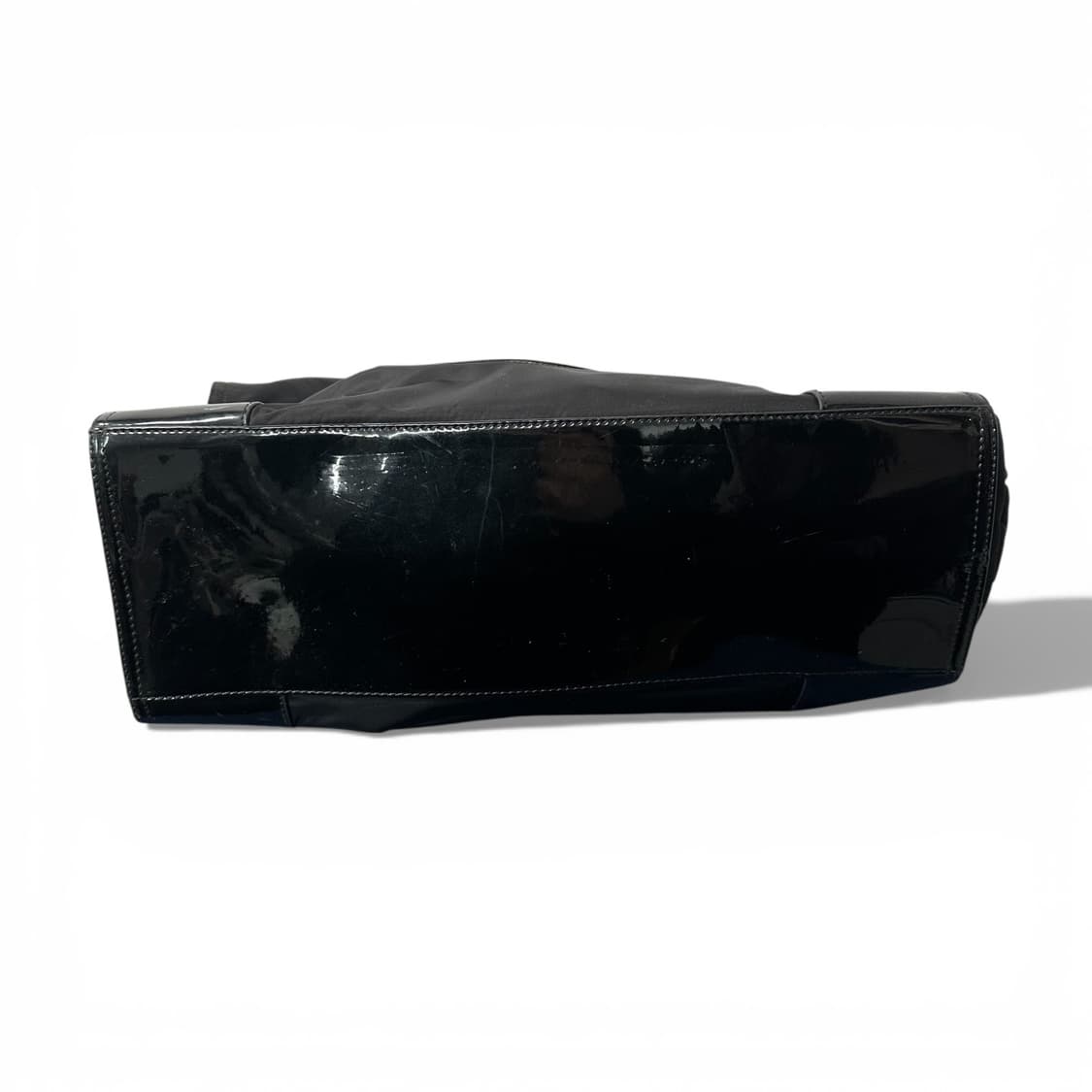 토리버치 블랙 엘라 페이턴트 로고 토트백 상품이미지3