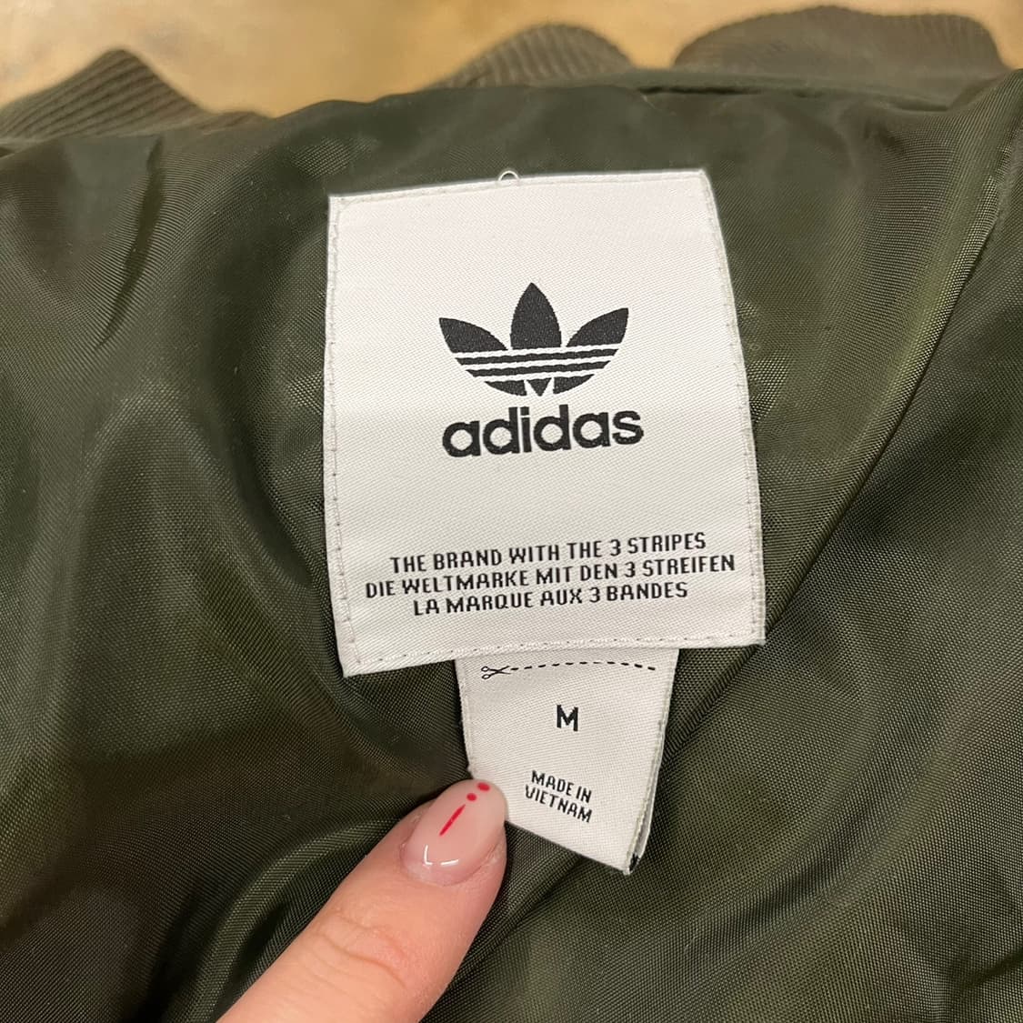 아디다스 카키 하늘 로고 경량 숏패딩  상품이미지5