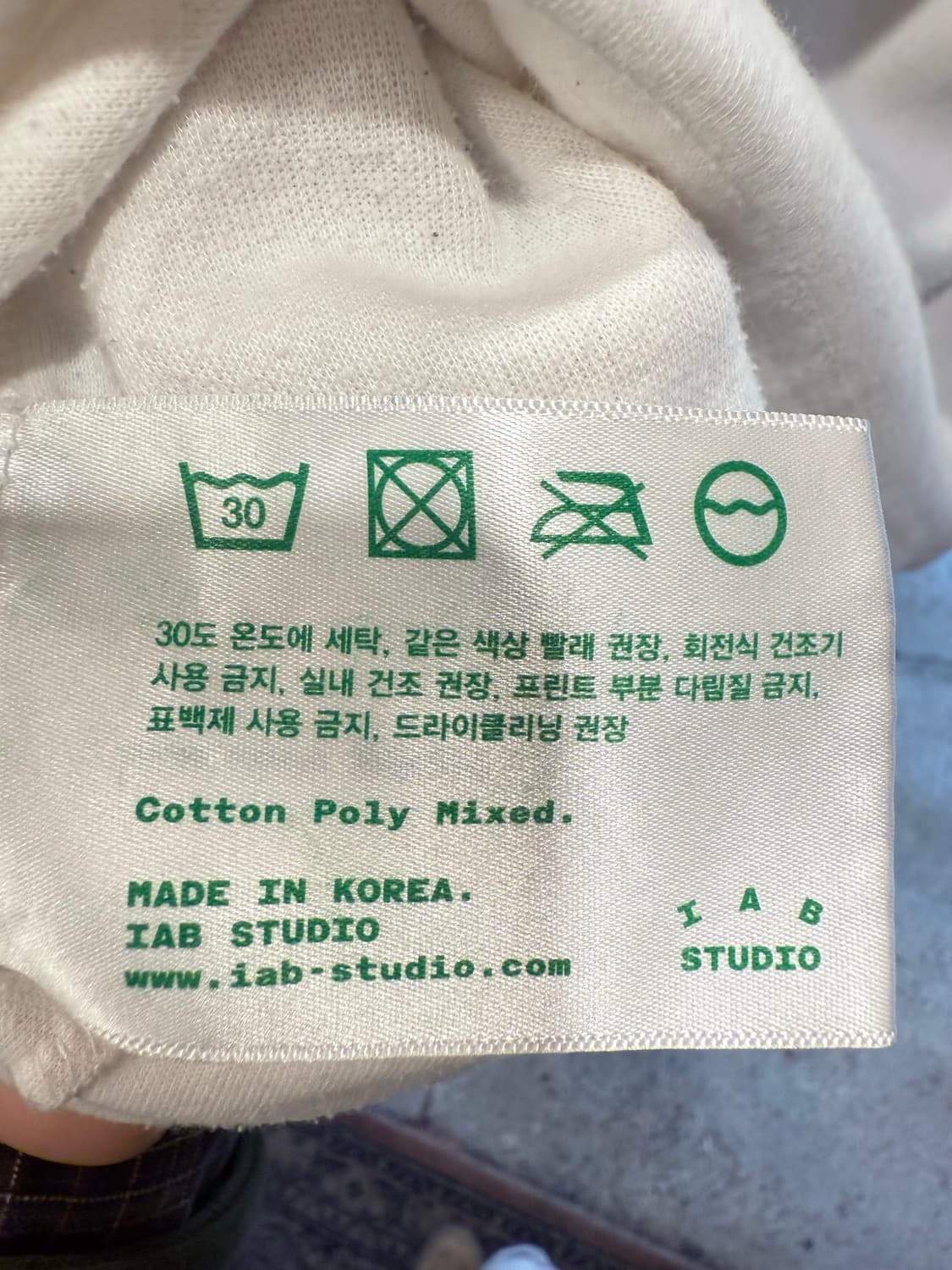 아이앱 스튜디오 화이트 반팔 티셔츠 상품이미지4