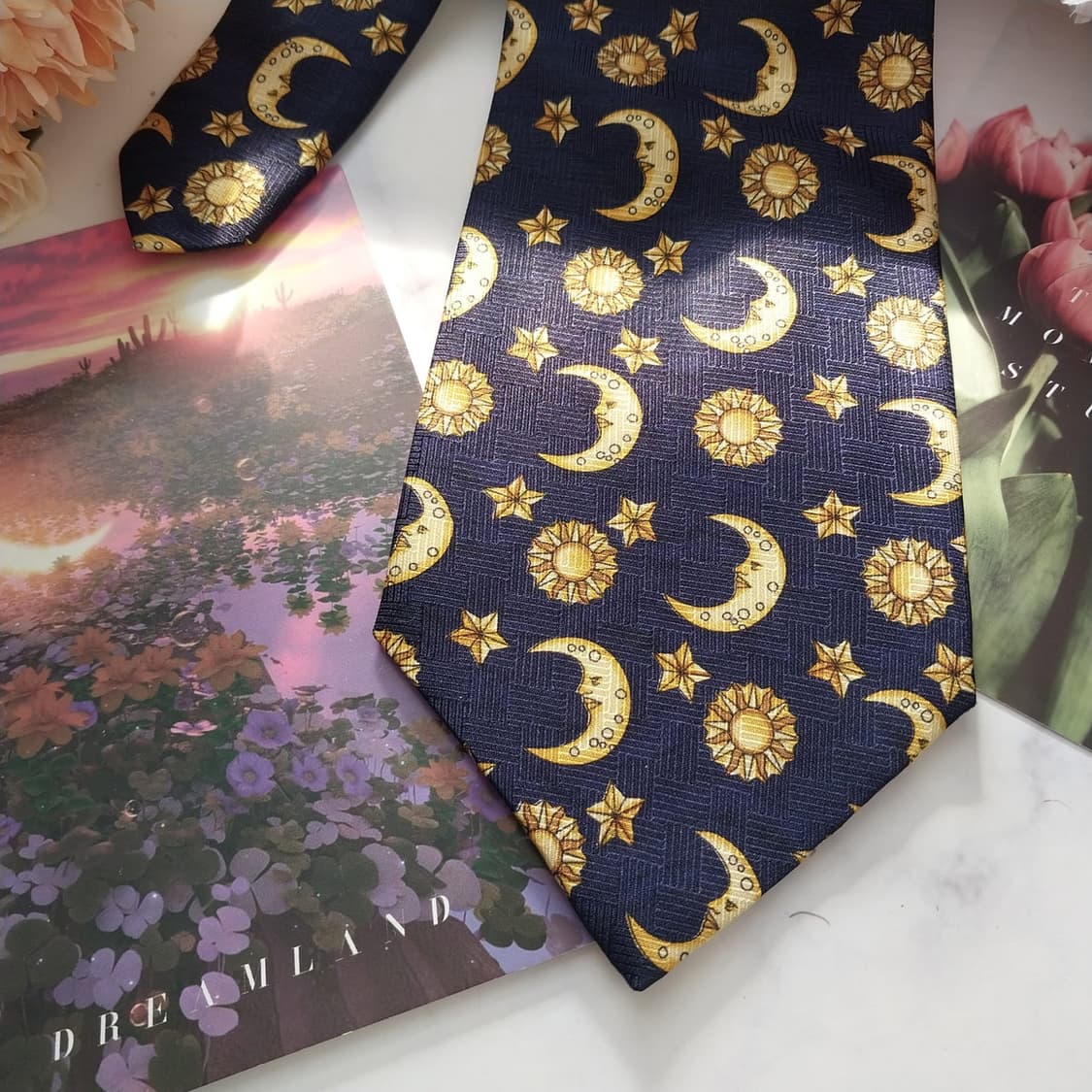 리버티 실크 네이비 해&달 아트 넥타이 9.3cm A+등급 K1491
 상품이미지4