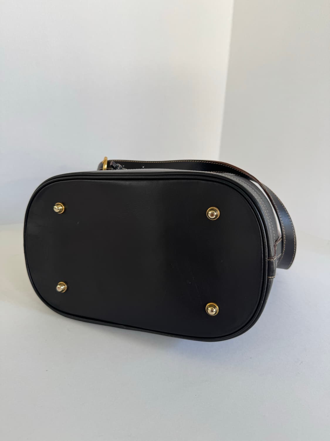 Marie Claire Paris Gold Logo Bucket Bag  상품이미지8