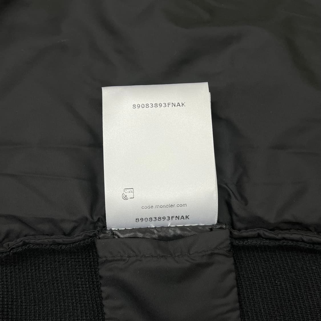 [25년식/M사이즈] 몽클레어 니트패딩 와펜 로고 김현우 패딩 블랙 상품이미지9