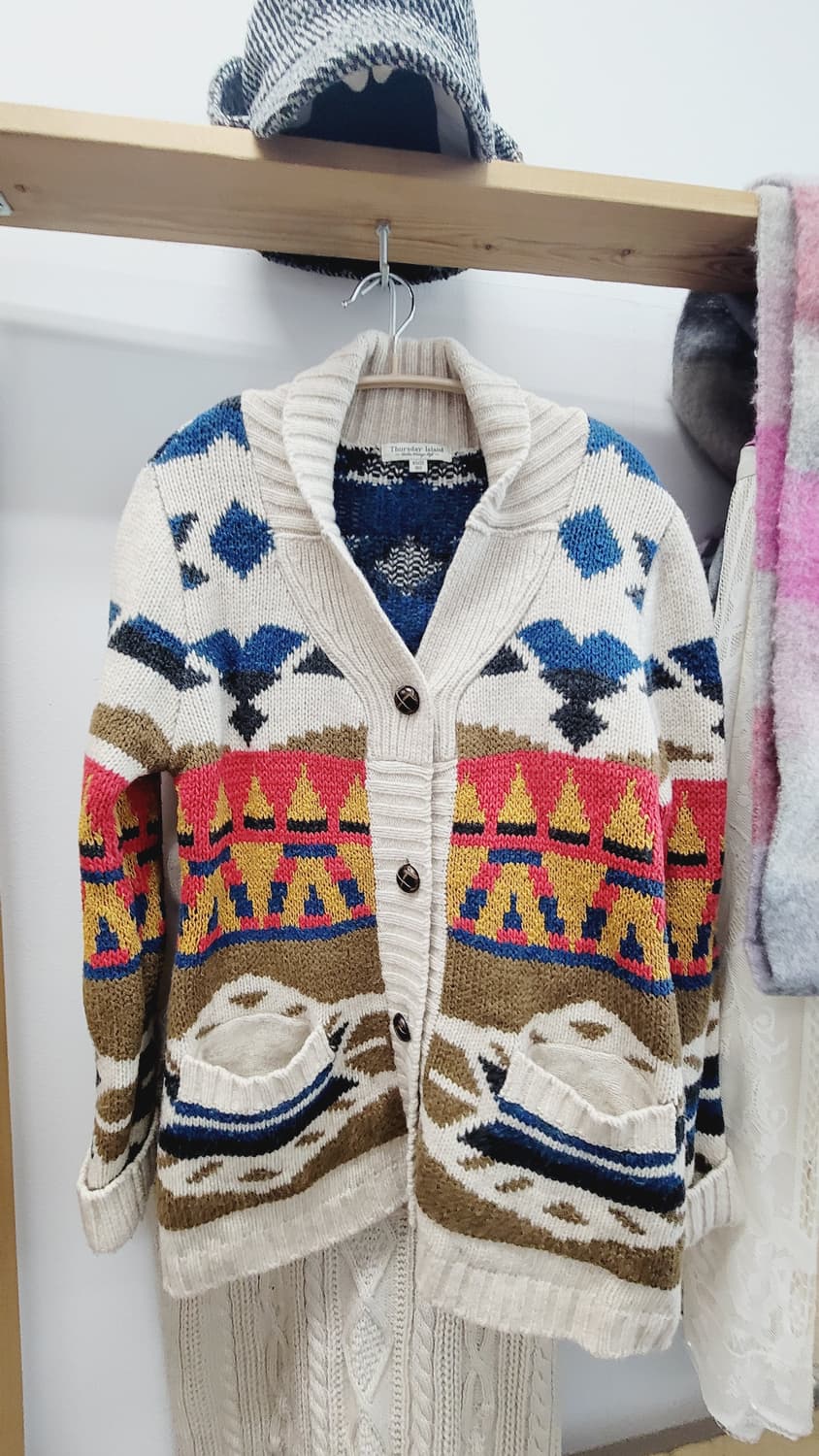 써스데이아일랜드 에스닉 가디건. 케이블 니트스커트 상품이미지2
