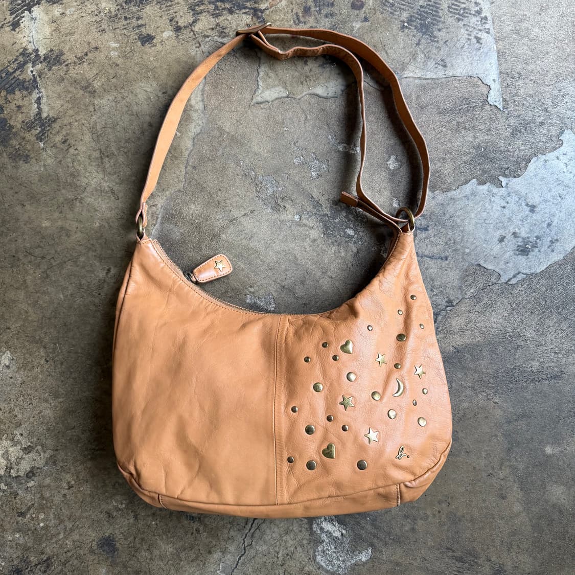 아네스베 브라운 레더 스터드 디테일 숄더/크로스 백 상품이미지1