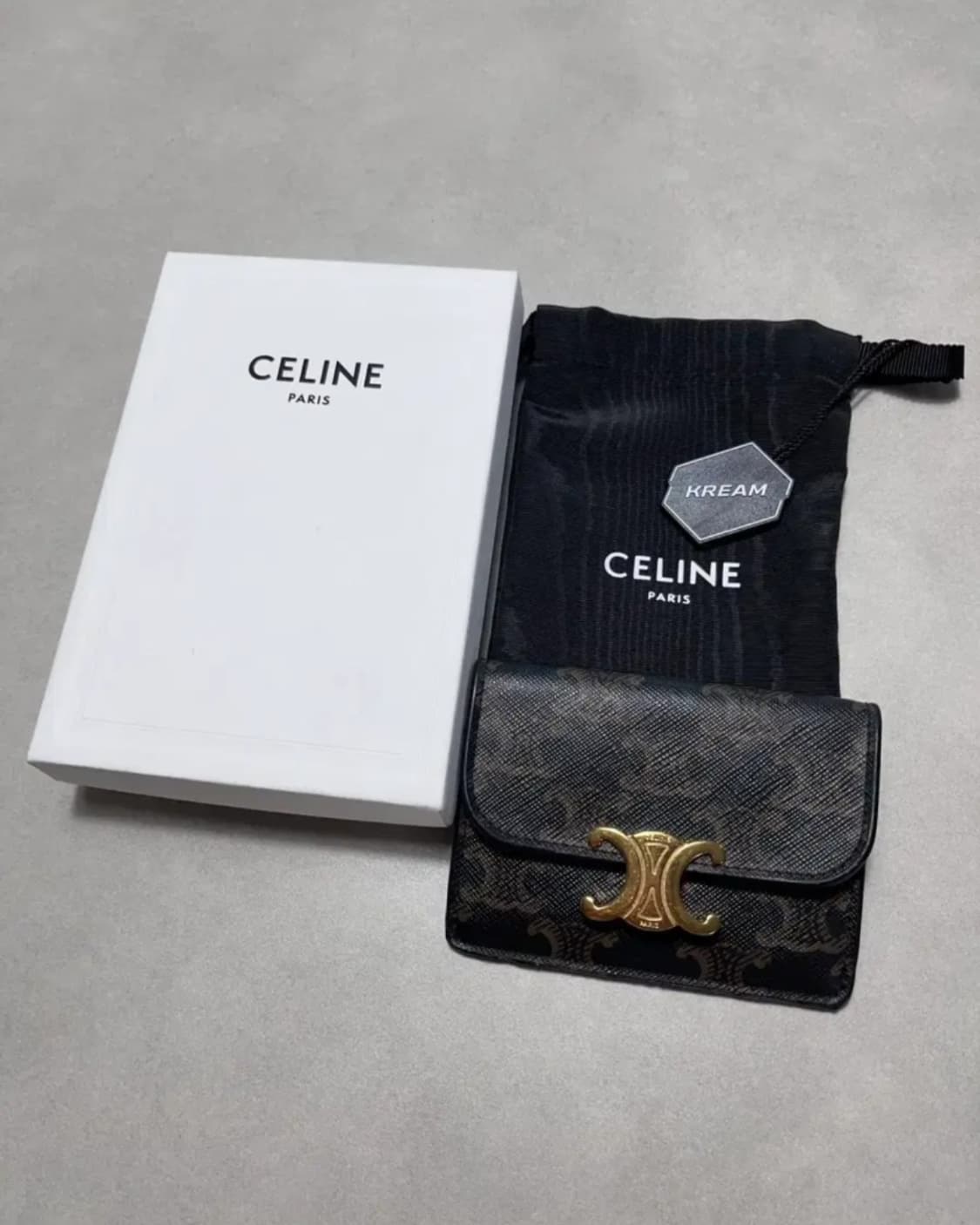 셀린느 트리옹프 플랩 카드지갑 상품이미지1