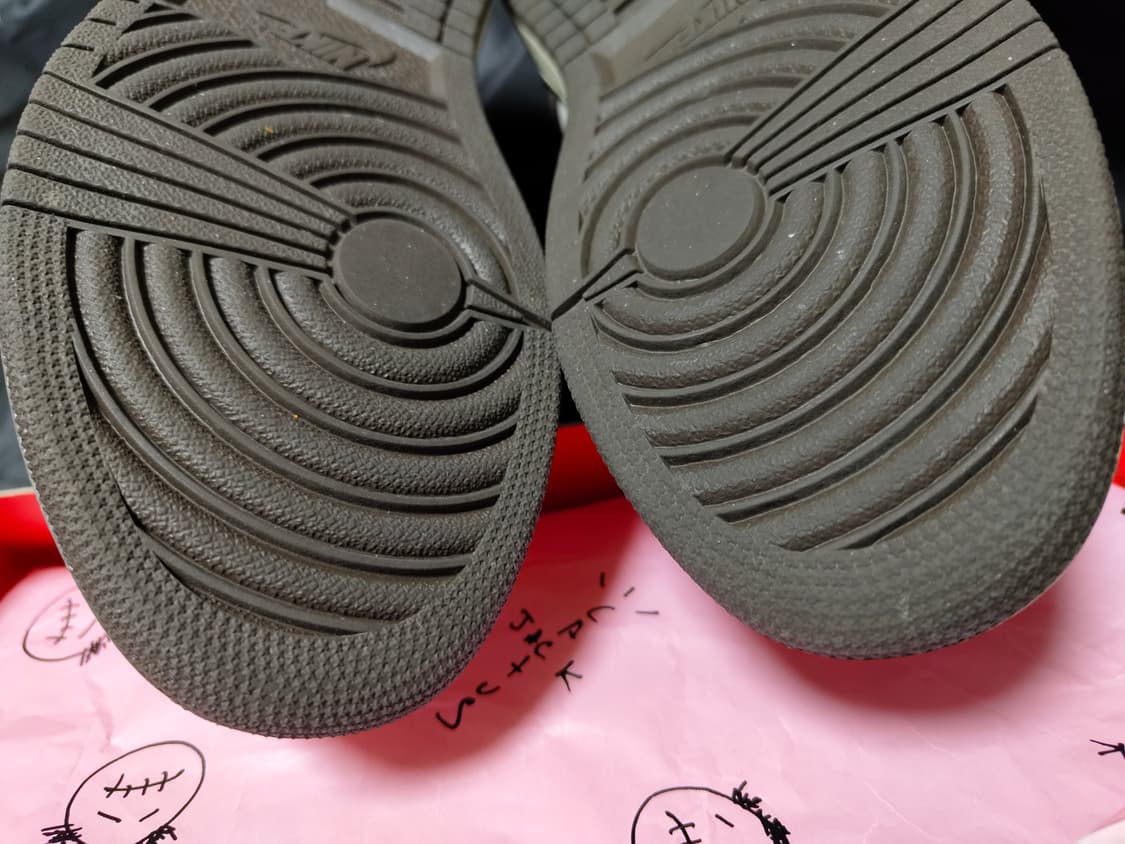 나이키 조던1 스캇 모카 상품이미지4