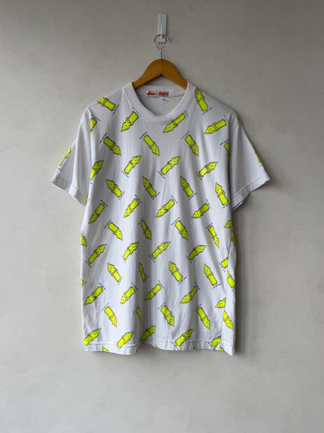 Cabbages & Condoms 티셔츠 상품이미지1