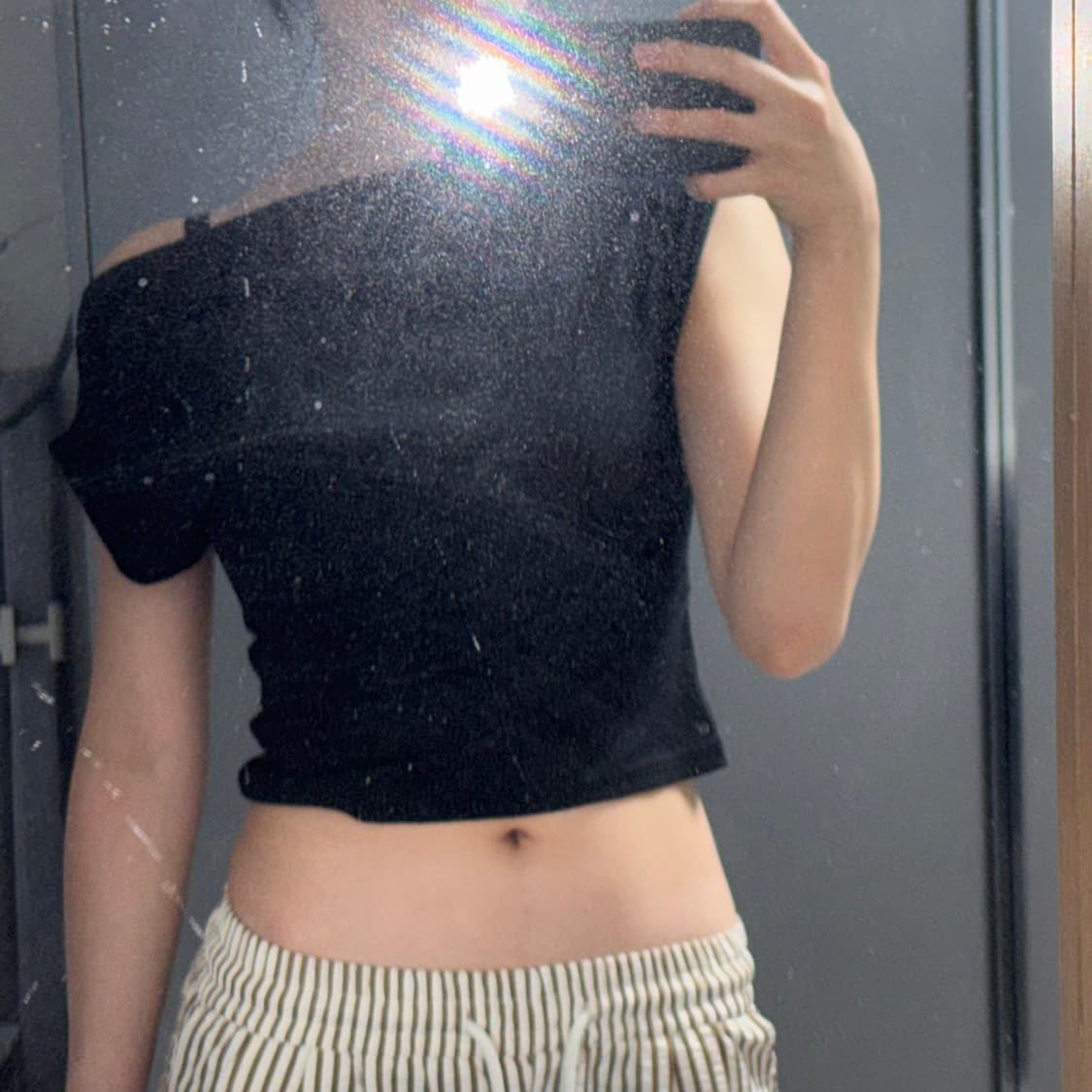 원숄더 오프숄더 크롭 블랙 니트 상품이미지1