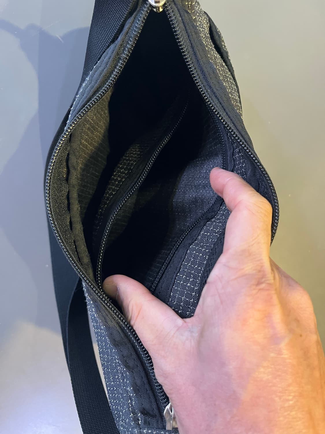 그레고리 구형 로고 사첼백 상품이미지3