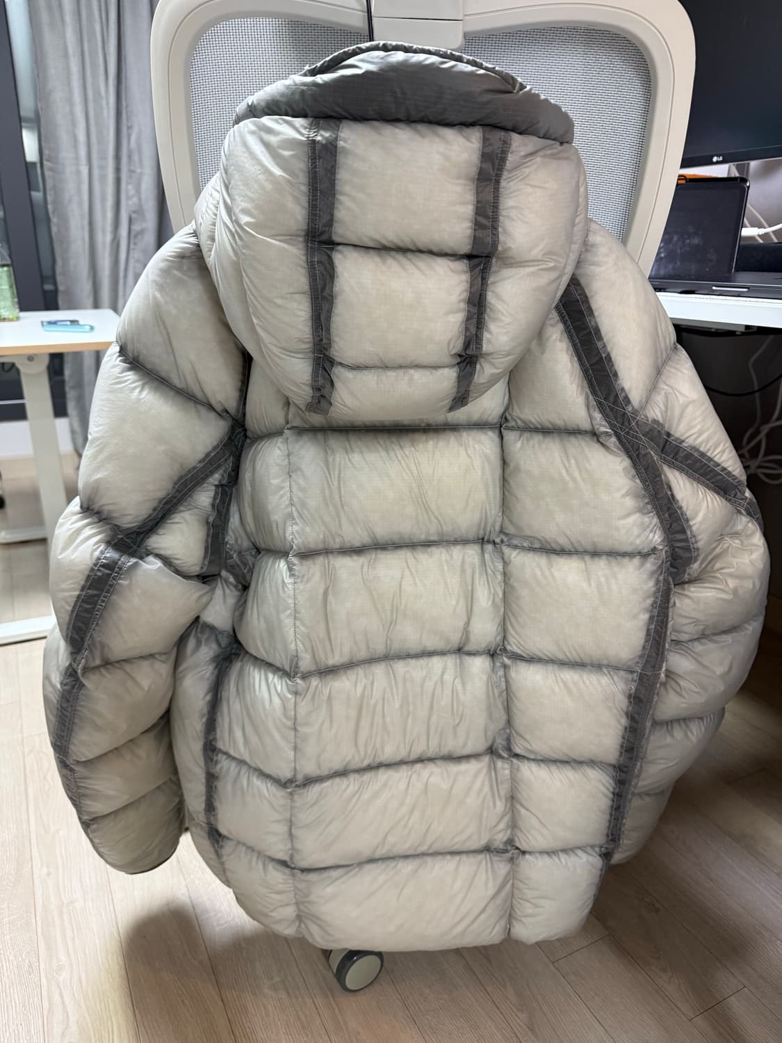 CP컴퍼니 디디쉘 패딩 화이트/그레이 판매 상품이미지3