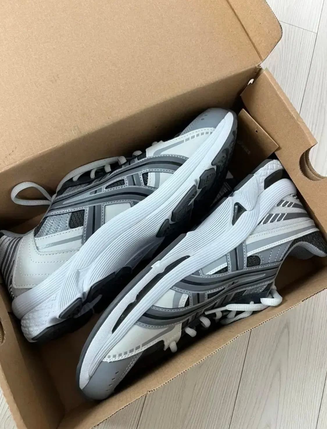 아식스 젤키리오스 블랙캐리어그레이 280 상품이미지4