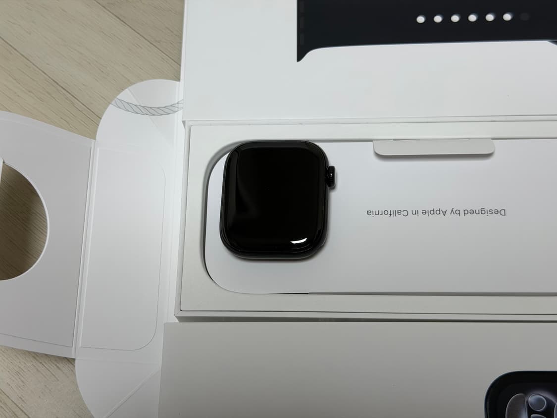 애플워치11 셀룰러 AL 42mm 블랙 스포츠밴드L 상품이미지3